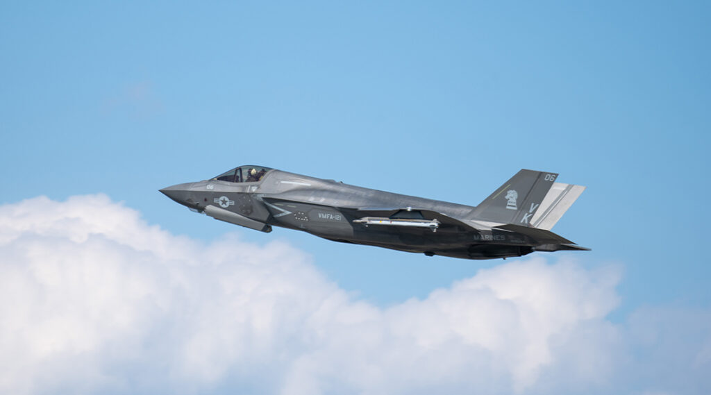 Untitled-1_0001_locked-loaded-green-knights-takeoff-mcas-iwakuni